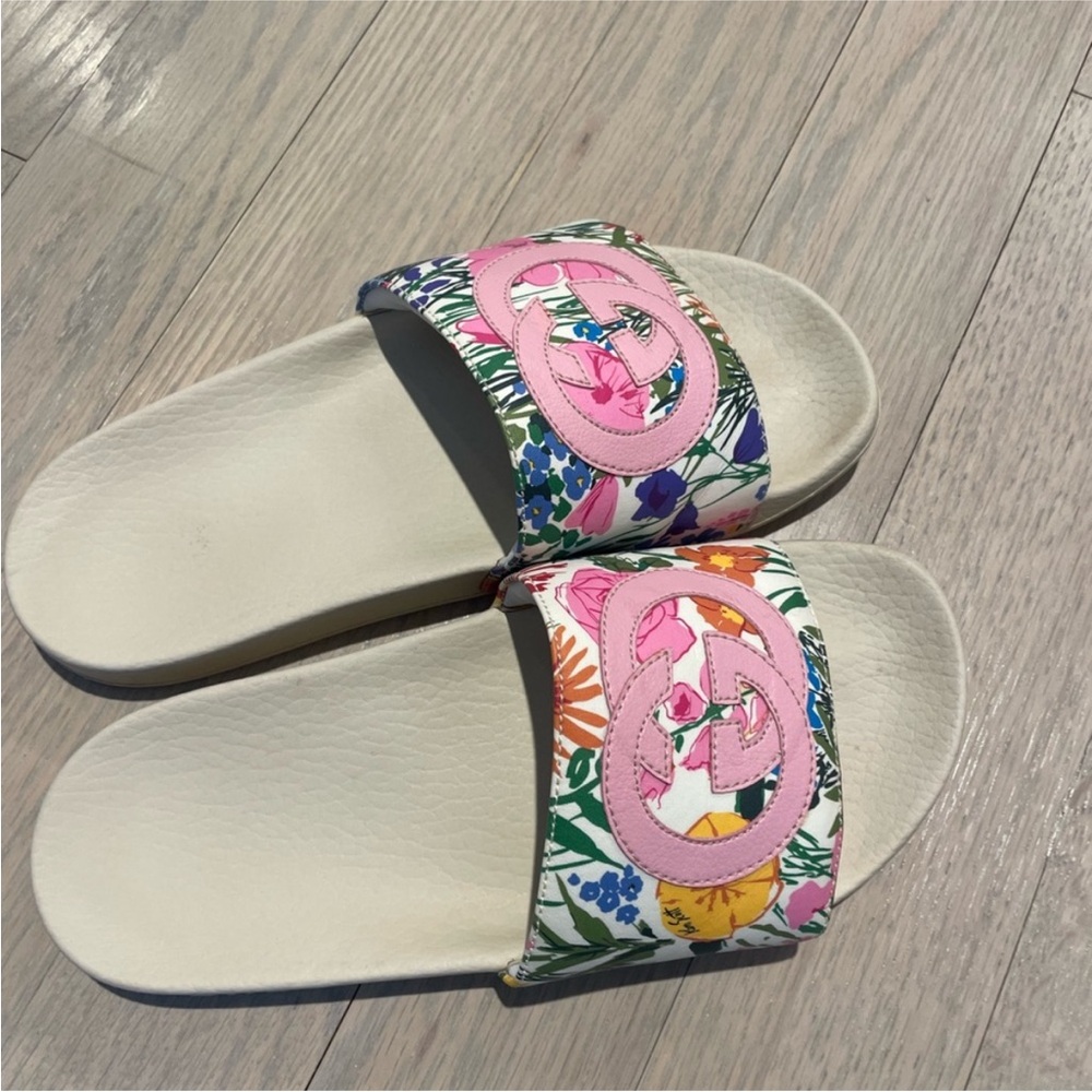 GUCCI X Ken Scott Logo Slides